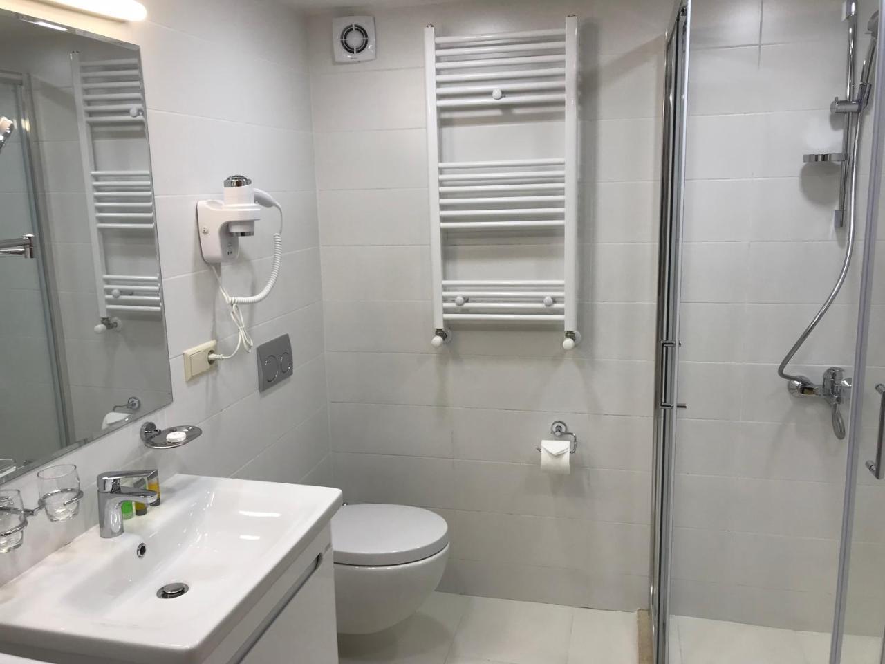 טביליסי Full Comfort Apartment On Aghmashenebeli מראה חיצוני תמונה